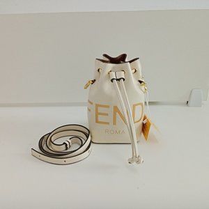 Bucket bag Utility package